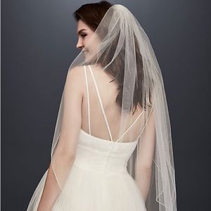 NEW David’s Bridal Ivory Fingertip Veil with Pencil Edge
